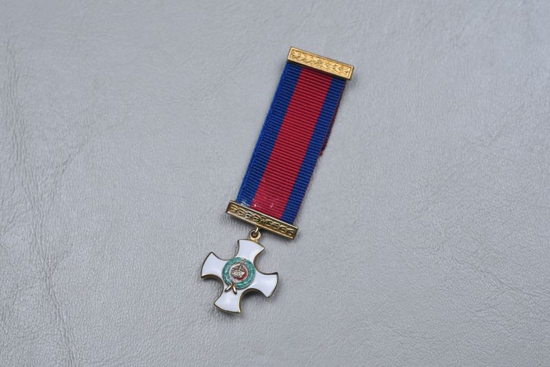 WWI BRITISH DISTINGUISHED SERVICE ORDER MINIATURE MEDAL #1 WWI BRITISH DISTINGUISHED SERVICE ORDER MINIATURE MEDAL #1