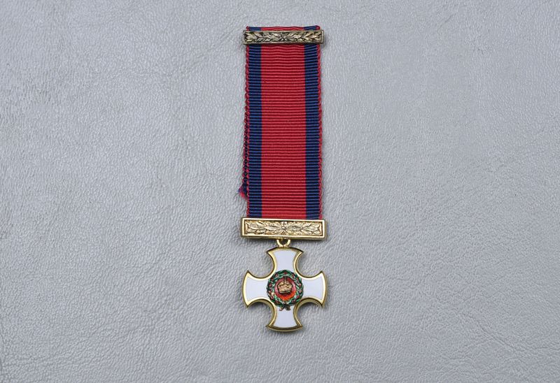 WWI BRITISH DISTINGUISHED SERVICE ORDER MINIATURE MEDAL #2
