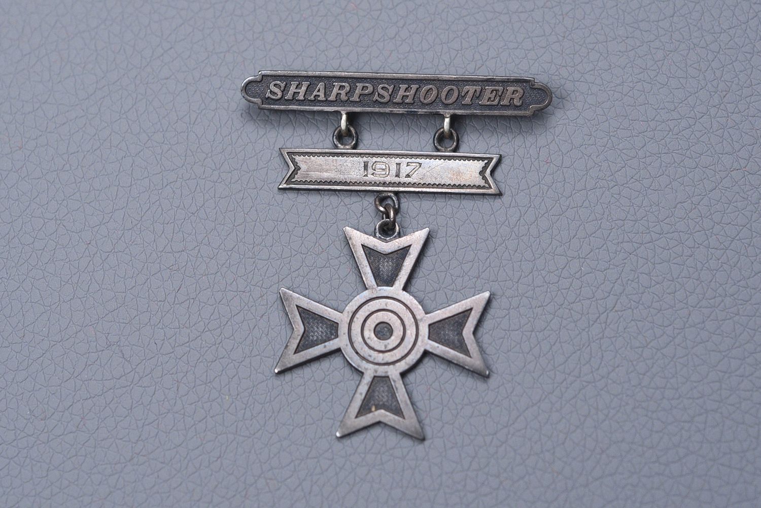 WWI U.S. MARINE CORPS SHARPSHOOTER BADGE w/DATED BAR-NAMED &amp; RESEARCH