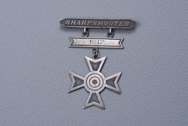 WWI U.S. MARINE CORPS SHARPSHOOTER BADGE w/DATED BAR-NAMED &amp; RESEARCH