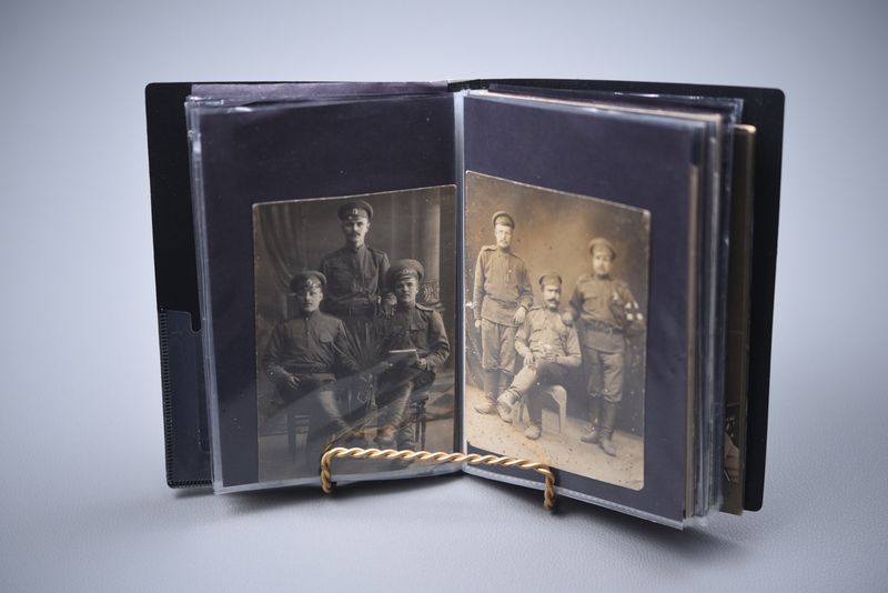 WWI GERMAN SOLDIER PHOTO POSTCARD BOOK