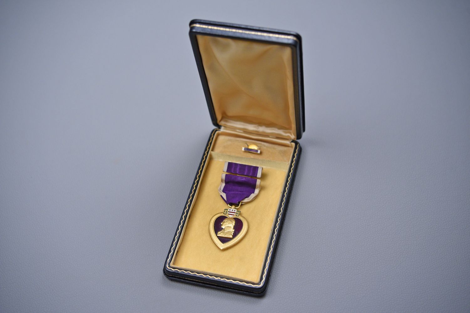 WWII U.S. ARMY 1942 REX PRODUCTS PURPLE HEART IN BLACK LEATHERETTE CASE - NUMBERED