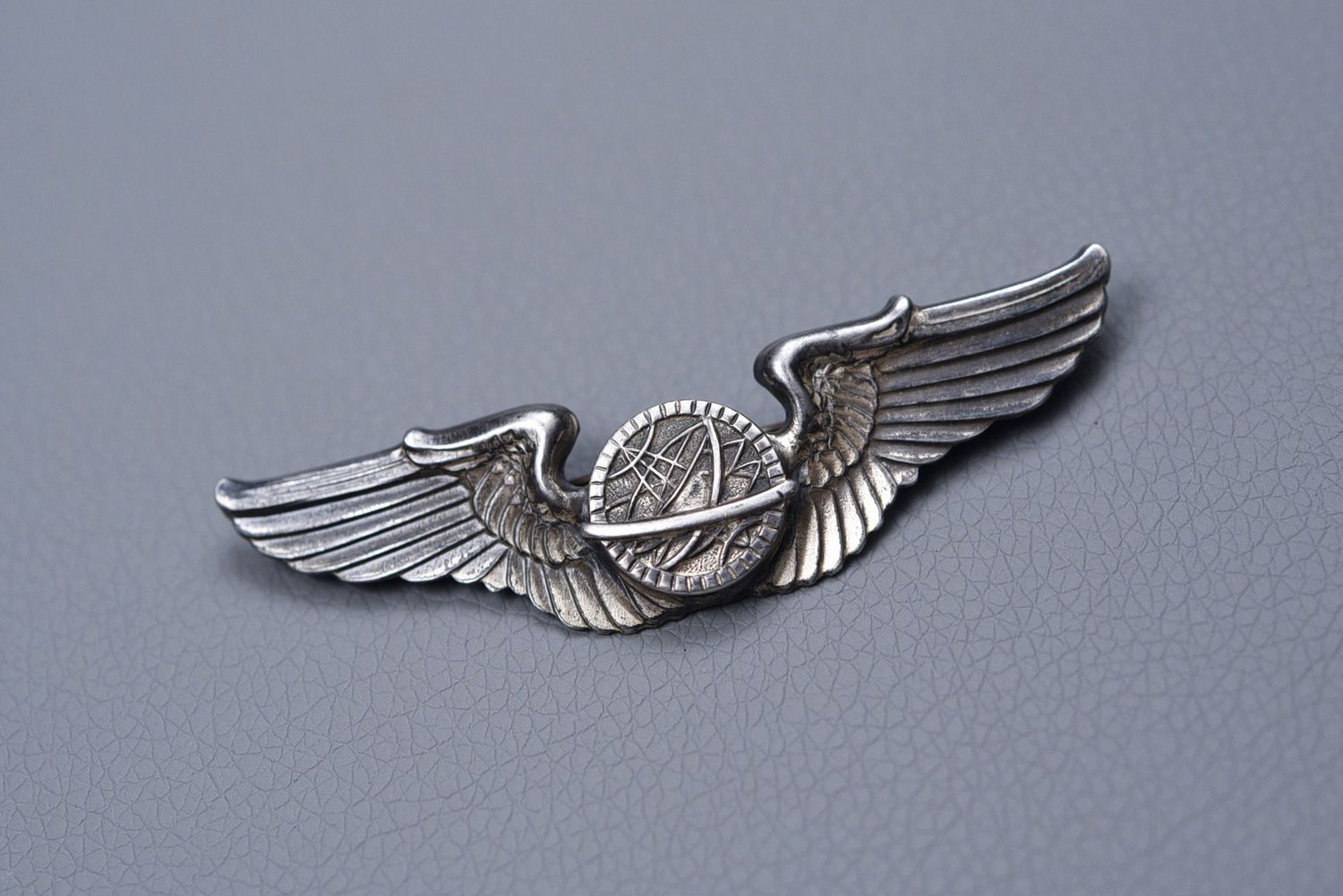 WWII U.S. ARMY AIR CORPS NAVIGATOR WING - PINBACK, STERLING