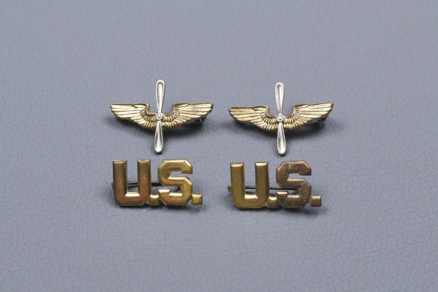 WWII U.S. ARMY AIR CORPS OFFICERS COLLAR &amp; LAPEL INSIGNIA SET - PINBACK, MATCHED