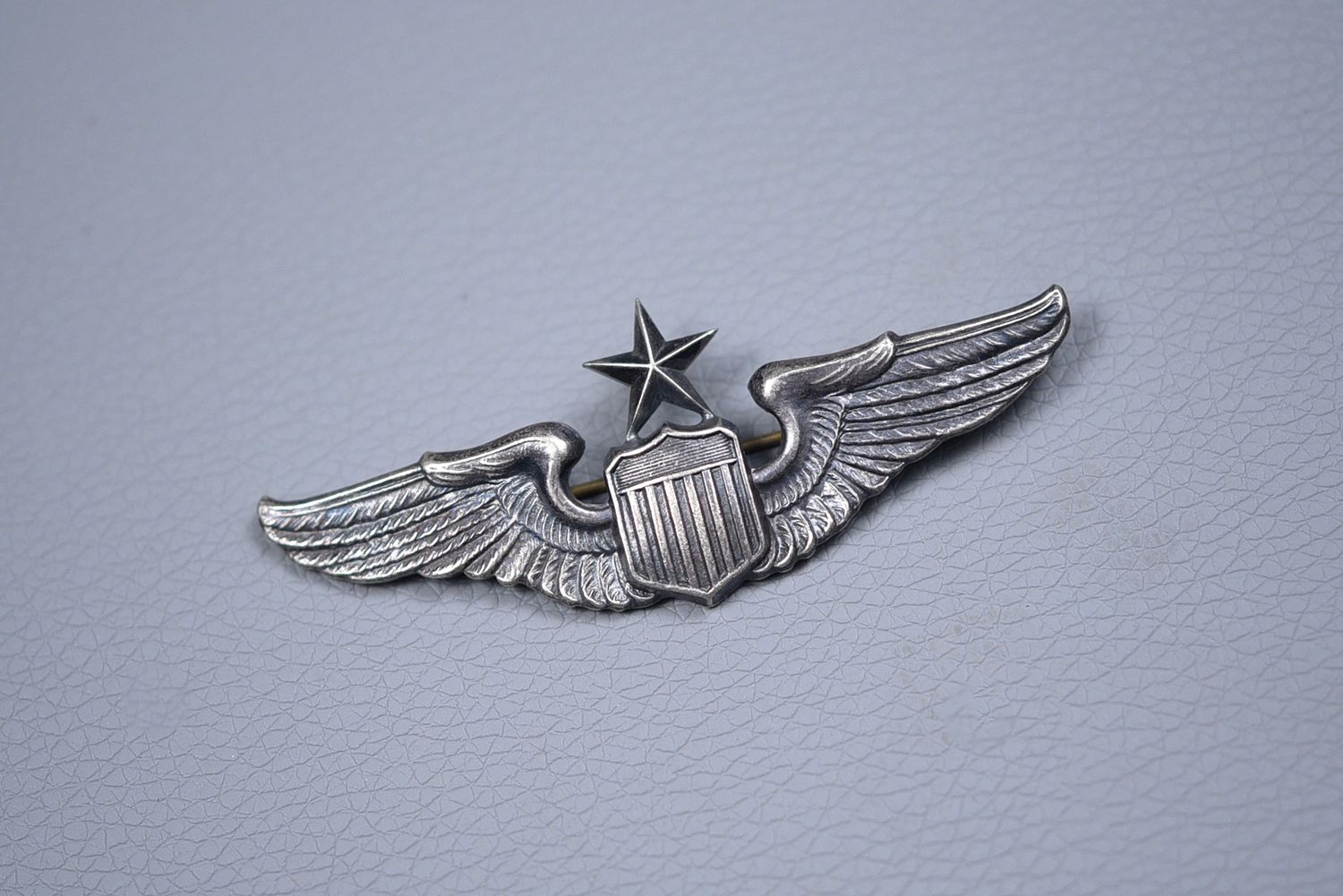 WWII U.S. ARMY AIR CORPS SENIOR PILOT&#39;S WING BY JR GAUNT, LONDON - PINBACK, STERLING