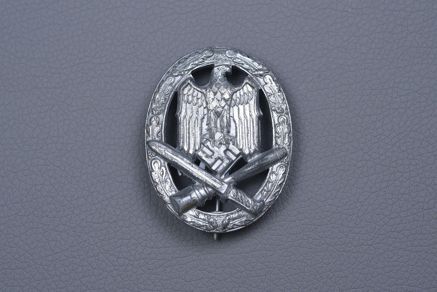 WWII GERMAN GENERAL ASSAULT BADGE - SOLID CONSTRUCTION