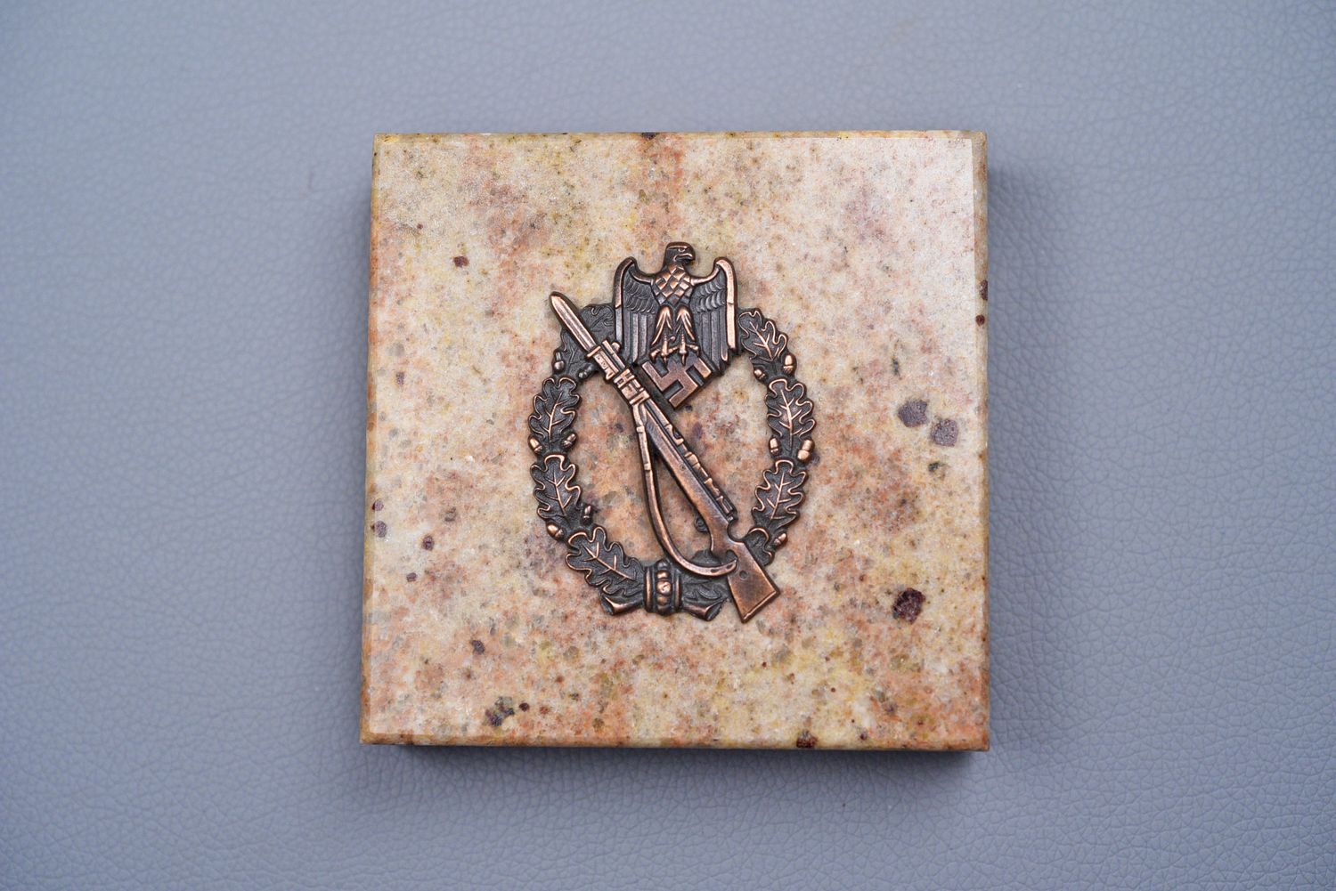 WWII GERMAN BRONZE INFANTRY ASSAULT BADGE ON MARBLE - PAPER WEIGHT
