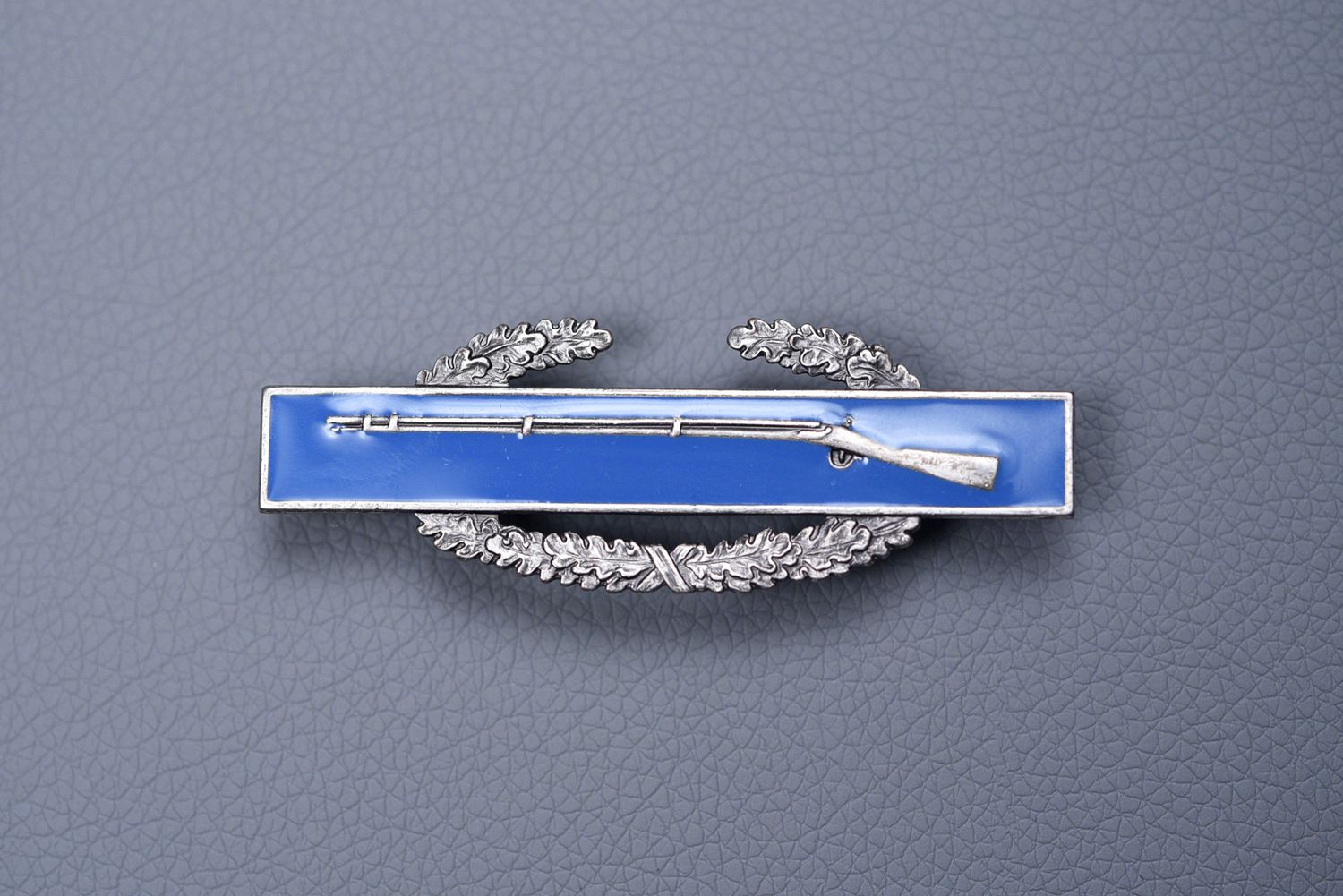 U.S. ARMY COMBAT INFANTRY BADGE - MARKED 'GI UT' U.S. ARMY COMBAT INFANTRY BADGE - MARKED 'GI UT'