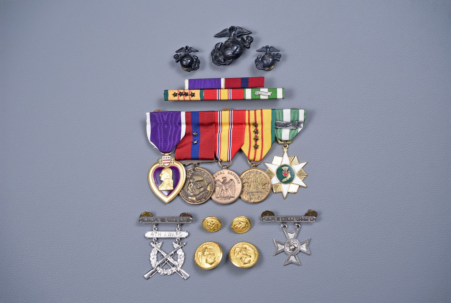 VIETNAM WAR U.S. MARINE CORPS PURPLE HEART MEDAL &amp; INIGNIA GROUP