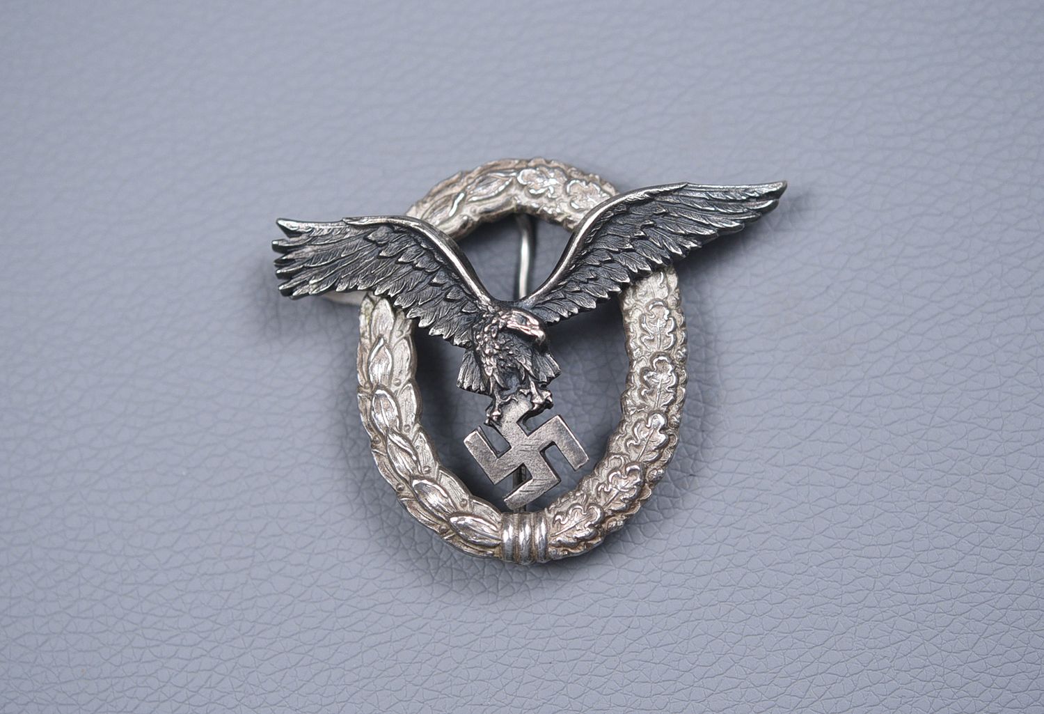 WWII GERMAN LUFTWAFFE PILOT'S BADGE BY JUNCKER WWII GERMAN LUFTWAFFE PILOT'S BADGE BY JUNCKER