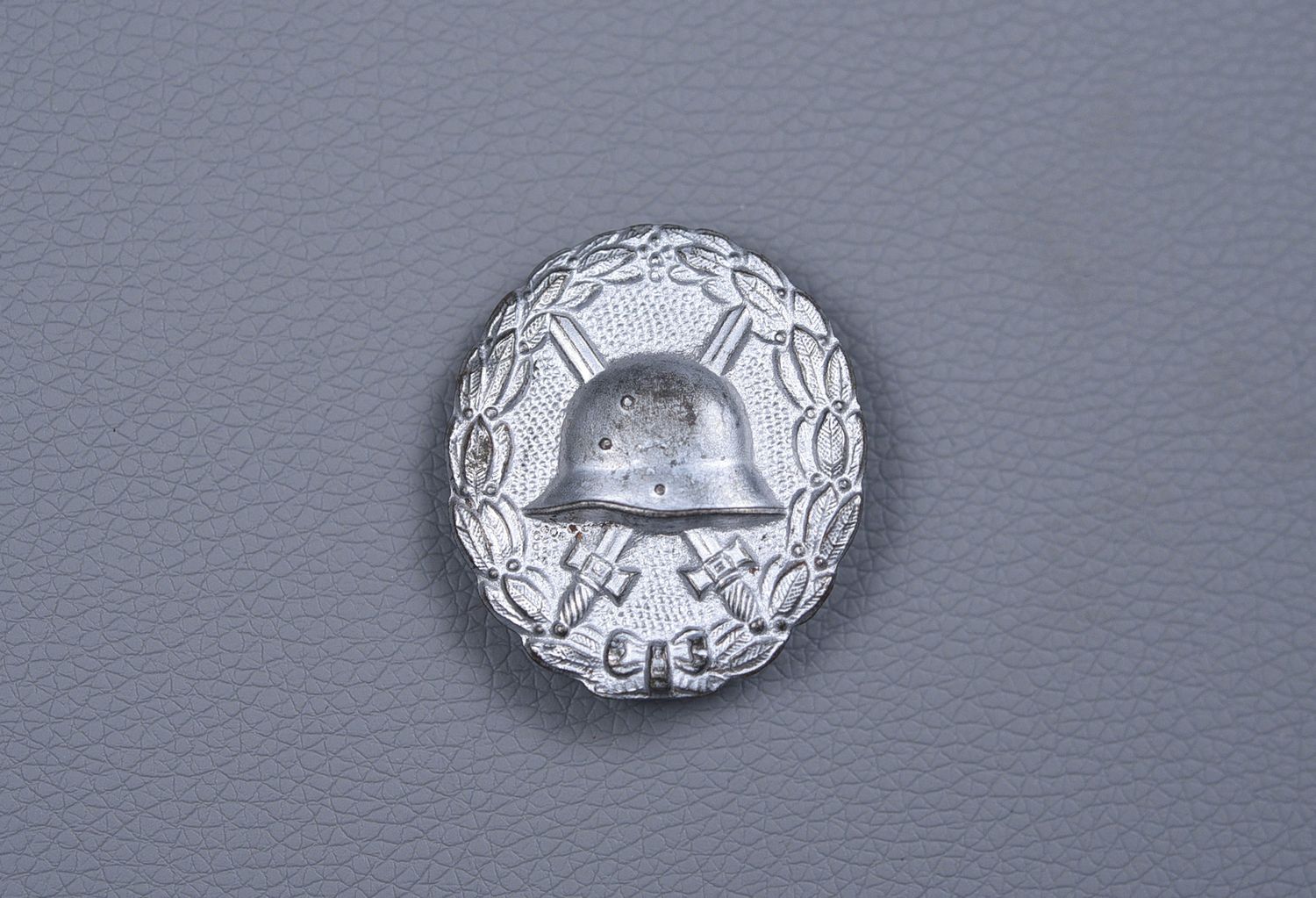 WWI GERMAN MODEL 1918 SILVER WOUND BADGE -NEAR MINT