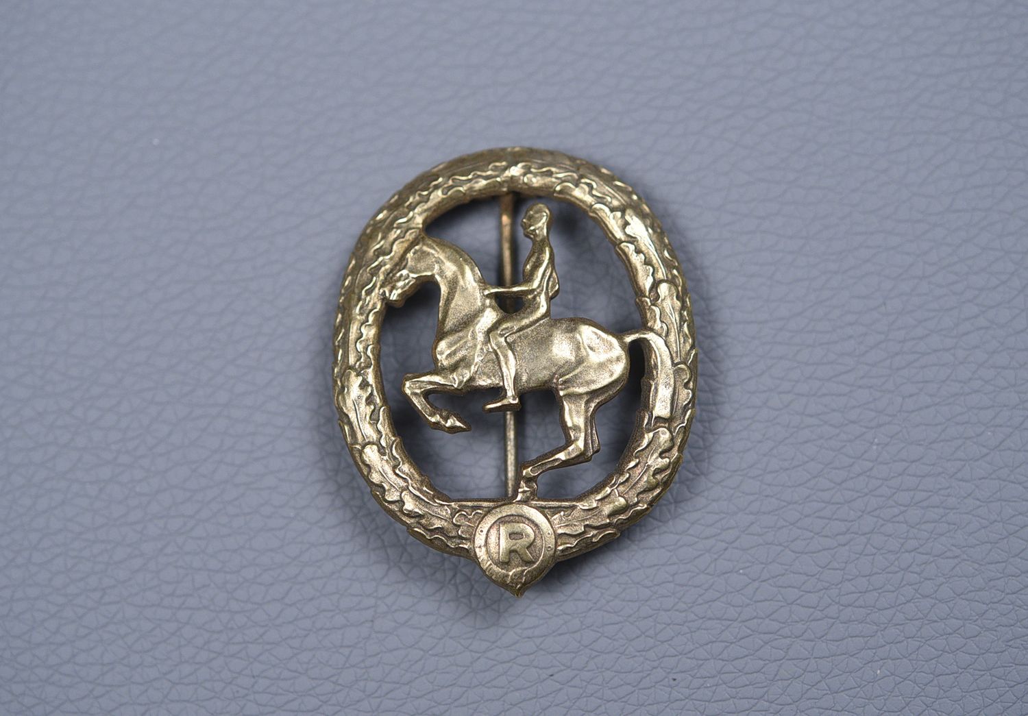 WWII GERMAN EQUESTRIAN BADGE IN GOLD BY L.CHR.LAUER WWII GERMAN EQUESTRIAN BADGE IN GOLD BY L.CHR.LAUER