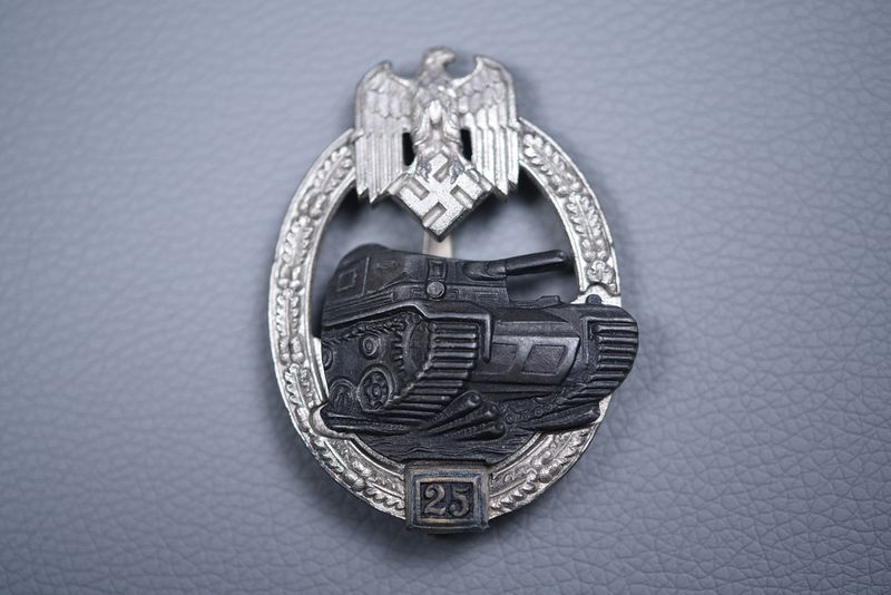 WWII GERMAN NUMBERED PANZER ASSAULT BADGE IN SILVER FOR 25 ENGAGEMENTS