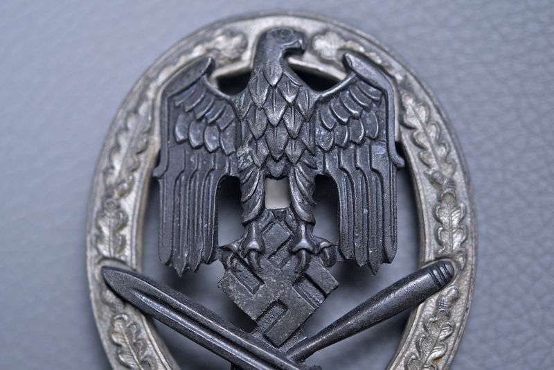WWII GERMAN NUMBERED GENERAL ASSAULT BADGE IN SILVER FOR 50 ENGAGEMENTS BY RK
