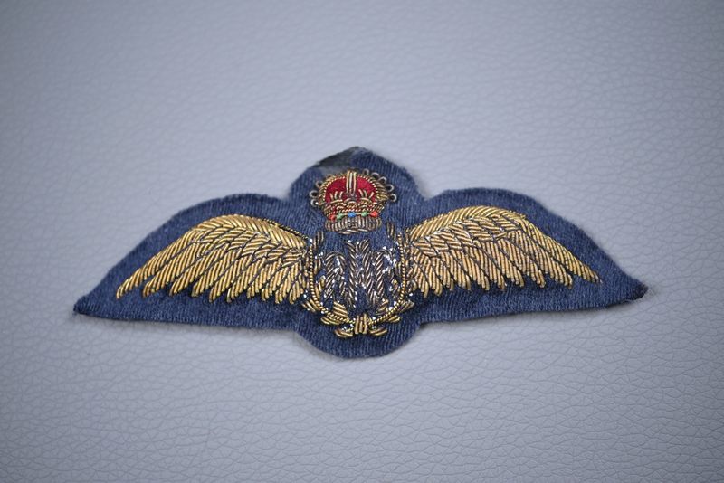 WWII BRITISH ROYAL AIR FORCE SENIOR PILOTS WING IN MULTI-COLORED BULLION - PADDED