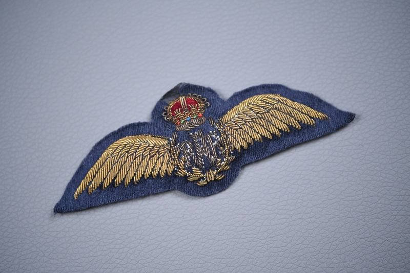 WWII BRITISH ROYAL AIR FORCE SENIOR PILOTS WING IN MULTI-COLORED BULLION - PADDED