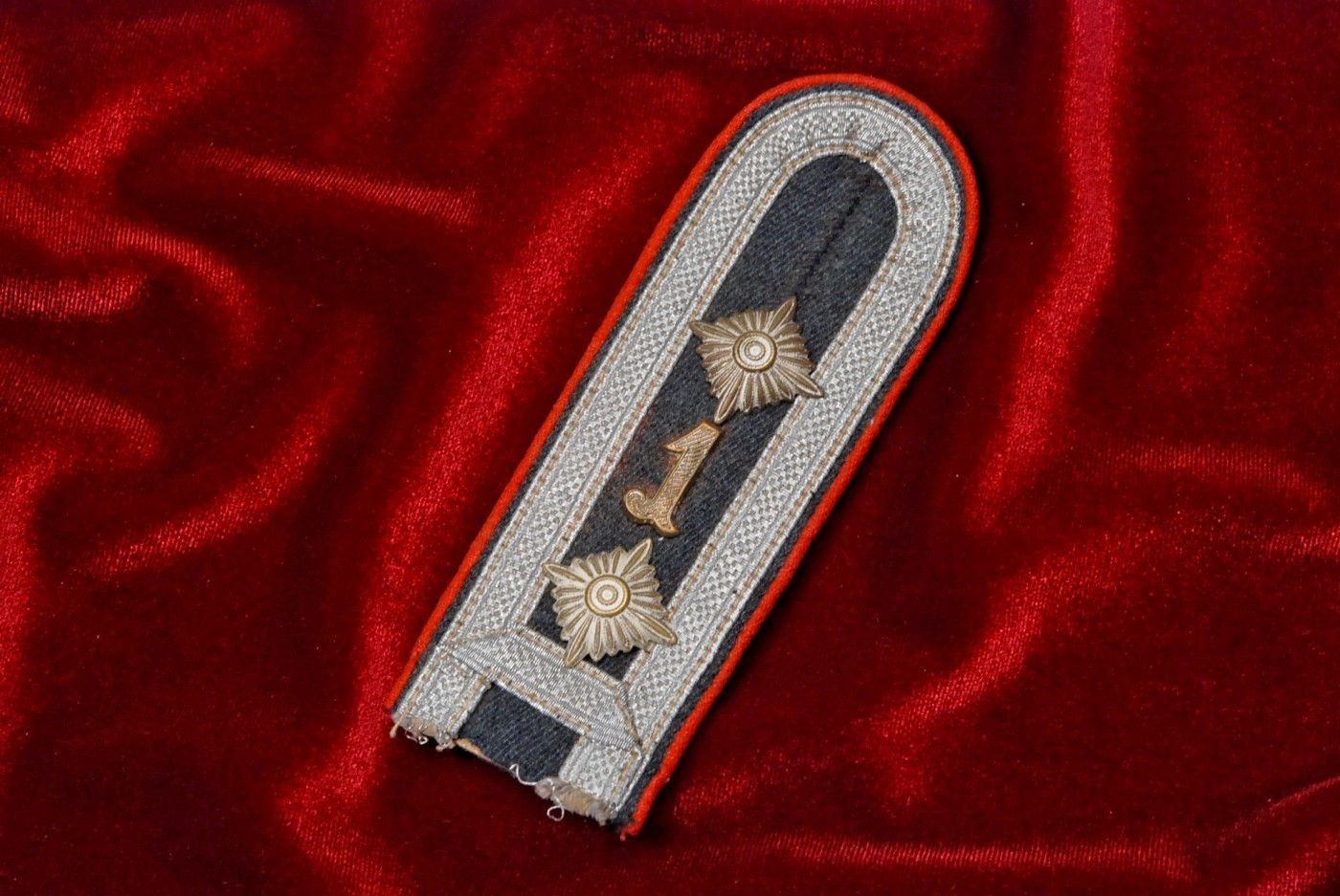 WWII GERMAN LUFTWAFFE 1st FLAK REGIMENT HAUPTWERKMEISTER SHOULDER BOARD WWII GERMAN LUFTWAFFE 1st FLAK REGIMENT HAUPTWERKMEISTER SHOULDER BOARD