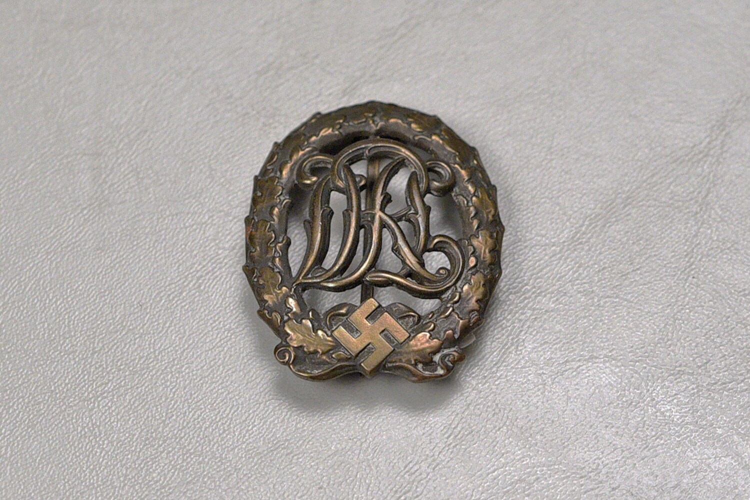 WWII GERMAN DRL SPORTS BADGE IN BRONZE BY WERNSTEIN JENA WWII GERMAN DRL SPORTS BADGE IN BRONZE BY WERNSTEIN JENA