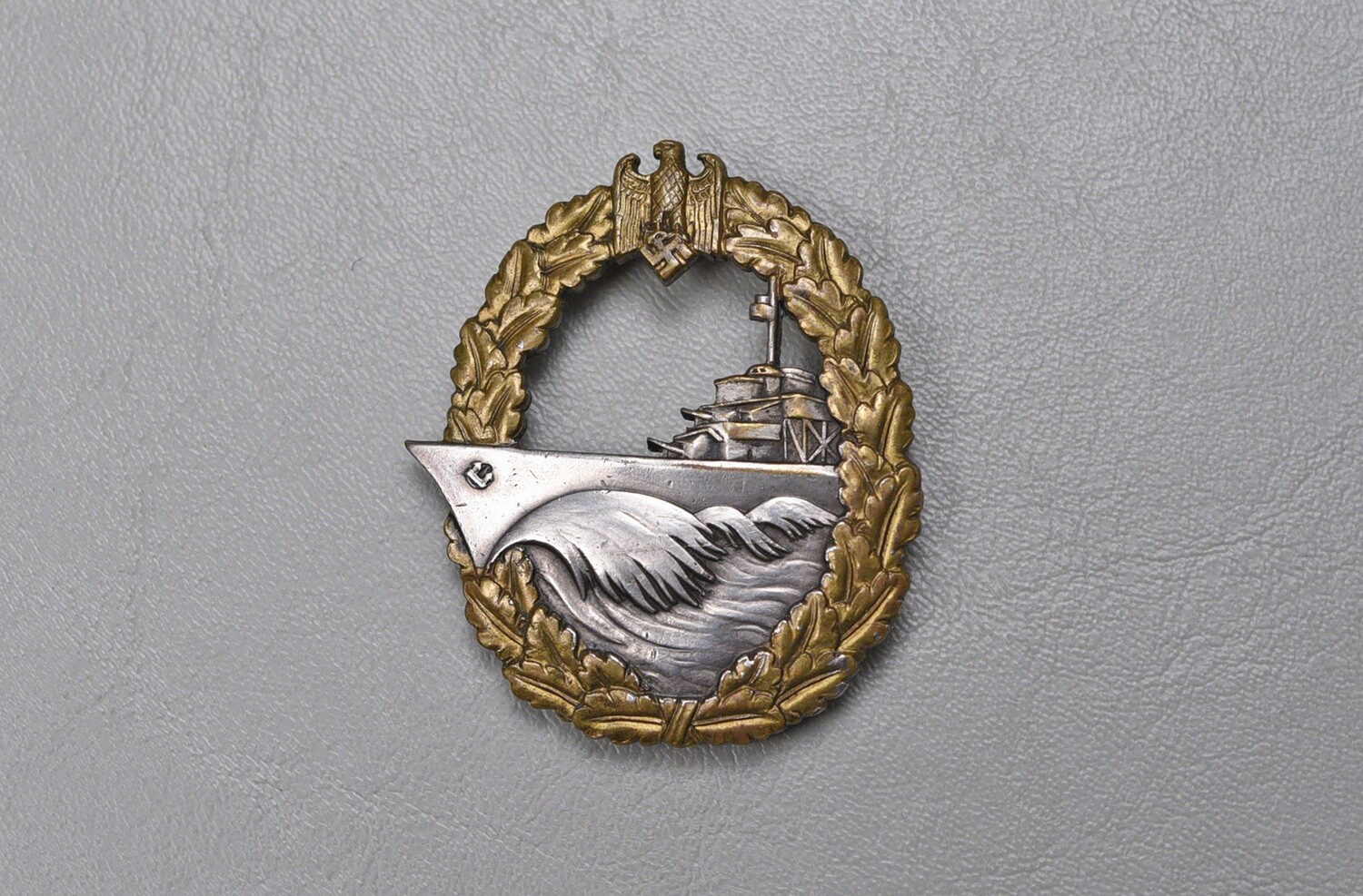 WWII GERMAN KRIEGSMARINE DESTROYER BADGE - HORIZONTAL PIN