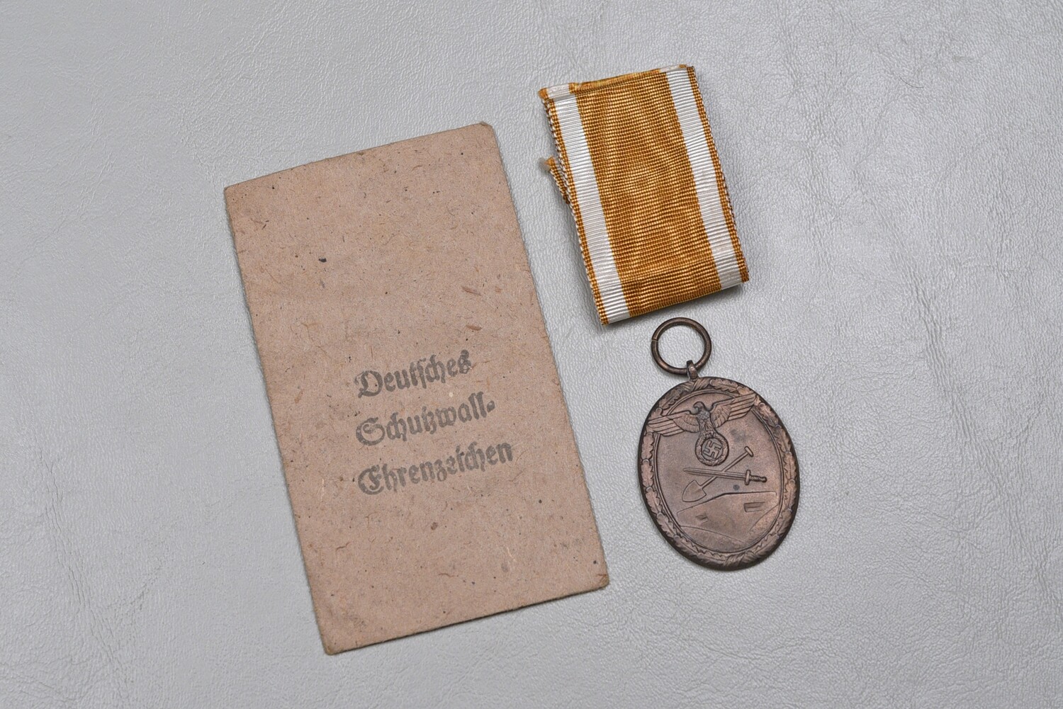 WWII GERMAN WEST WALL MEDAL IN TITLED PACKET - MAKER MARKED WWII GERMAN WEST WALL MEDAL IN TITLED PACKET - MAKER MARKED