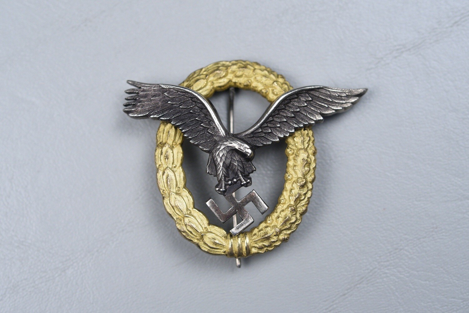 WWII GERMAN LUFTWAFFE PILOT OBSERVER BADGE BY FREDERICH LINDEN, LUDENSCHIED WWII GERMAN LUFTWAFFE PILOT OBSERVER BADGE BY FREDERICH LINDEN, LUDENSCHIED