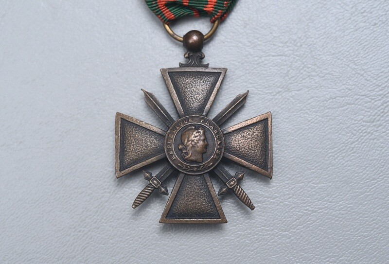 WWI FRENCH CROIX DE GUERRE w/PALM &amp; 2 STARS ON BALL END PARADE MOUNT