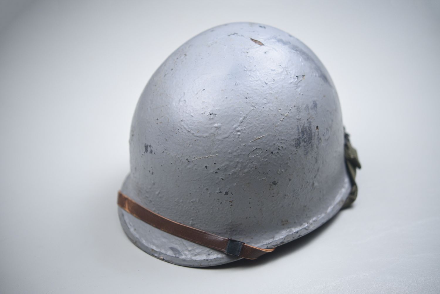 WWII U.S. NAVY M1 HELMET & LINER - COMPLETE WWII U.S. NAVY M1 HELMET & LINER - COMPLETE
