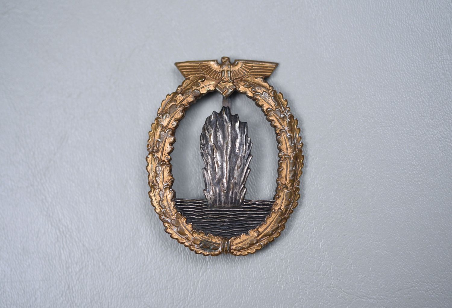 WWII GERMAN KRIEGSMARINE MINESWEEPER BADGE BY R.K. WWII GERMAN KRIEGSMARINE MINESWEEPER BADGE BY R.K.