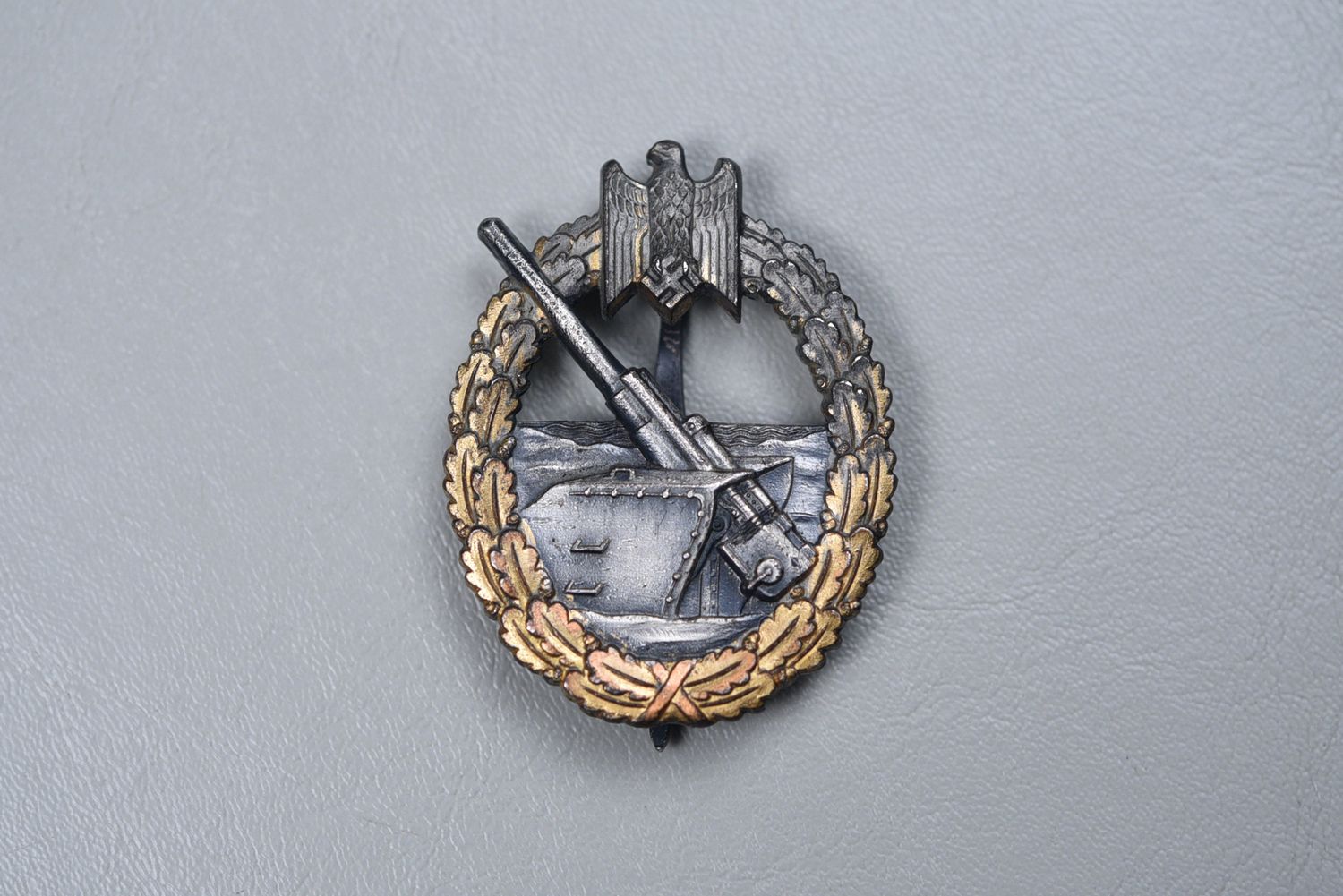 WWII GERMAN KRIEGSMARINE COASTAL ARTILLERY BADGE BY FUNKE & BRÜNNINGHAUS WWII GERMAN KRIEGSMARINE COASTAL ARTILLERY BADGE BY FUNKE & BRÜNNINGHAUS