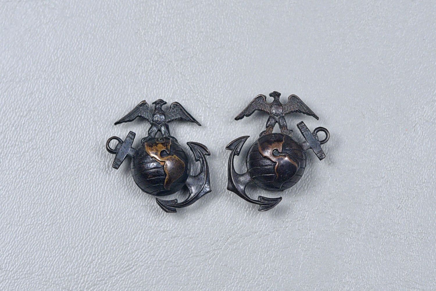 WWII U.S. MARINE CORPS OFFICER EAGLE, GLOBE, AND ANCHOR LAPEL INSIGNIA