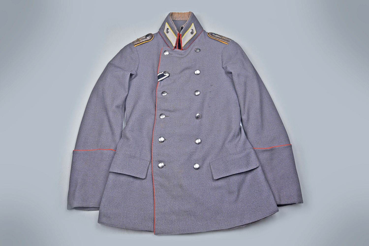 WWI GERMAN AIR SERVICE OFFICER KLEINER ROCK UNIFORM w/IRON CROSS IN BUTTONHOLE WWI GERMAN AIR SERVICE OFFICER KLEINER ROCK UNIFORM w/IRON CROSS IN BUTTONHOLE