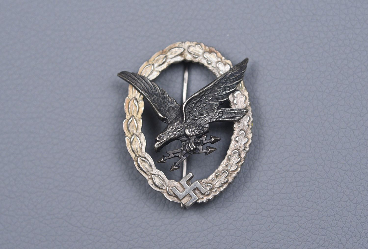 WWII GERMAN LUFTWAFFE RADIO GUNNER BADGE BY GSW WWII GERMAN LUFTWAFFE RADIO GUNNER BADGE BY GSW