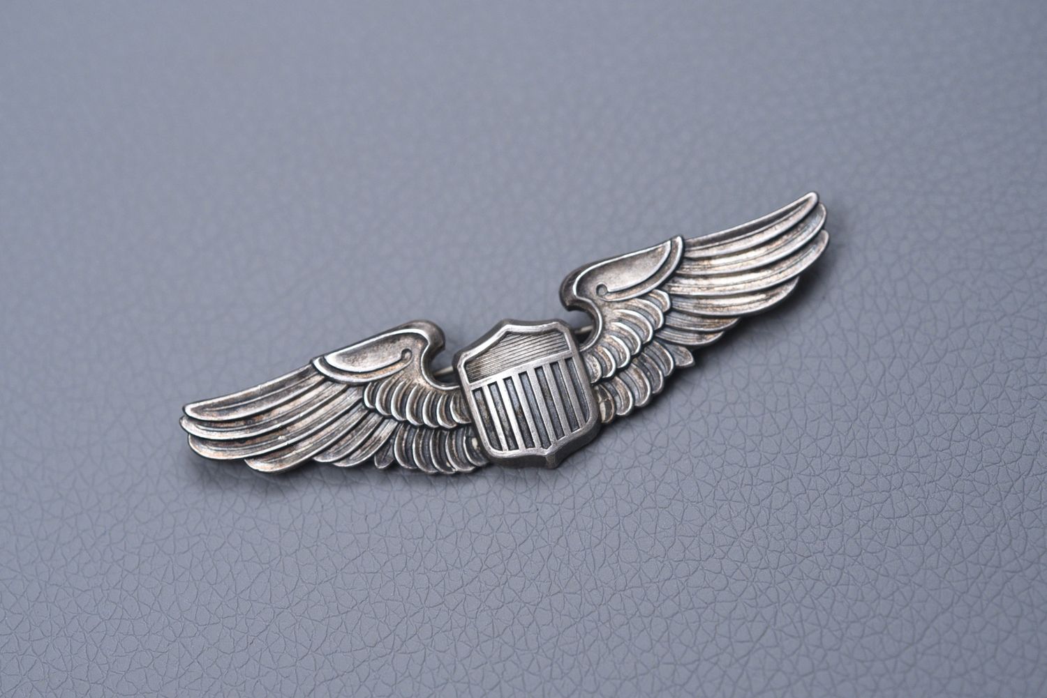WWII U.S. ARMY AIR CORPS PILOT WING BY BALFOUR - PINBACK, STERLING WWII U.S. ARMY AIR CORPS PILOT WING BY BALFOUR - PINBACK, STERLING