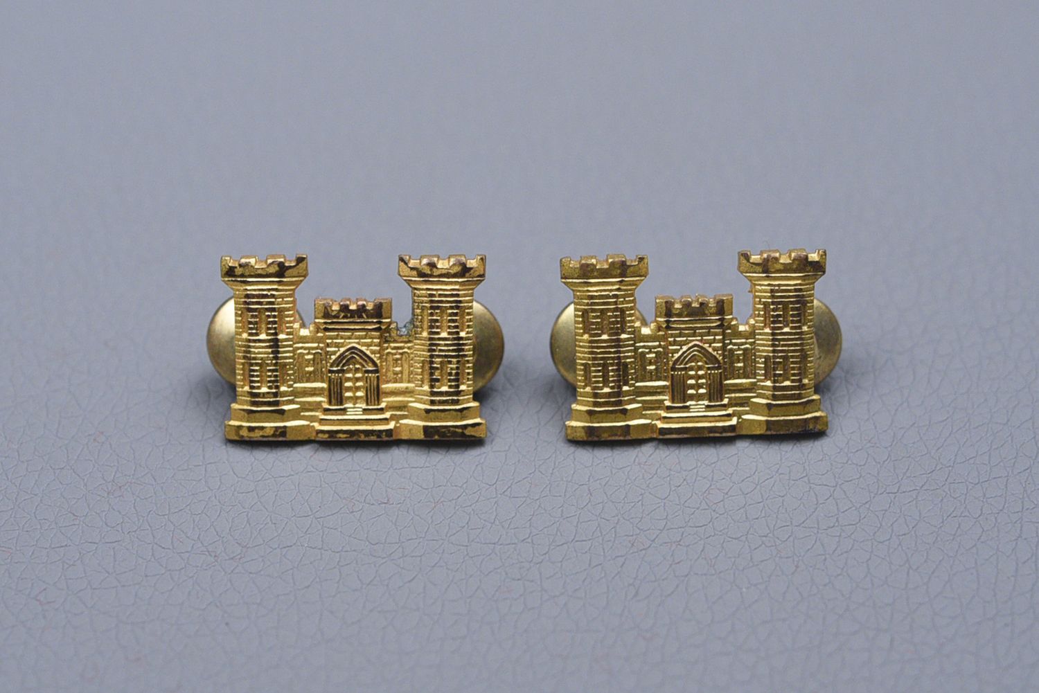 WWII U.S. COMBAT ENGINEER OFFICER'S DRESS CASTLES - PINBACK & MATCHED WWII U.S. COMBAT ENGINEER OFFICER'S DRESS CASTLES - PINBACK & MATCHED