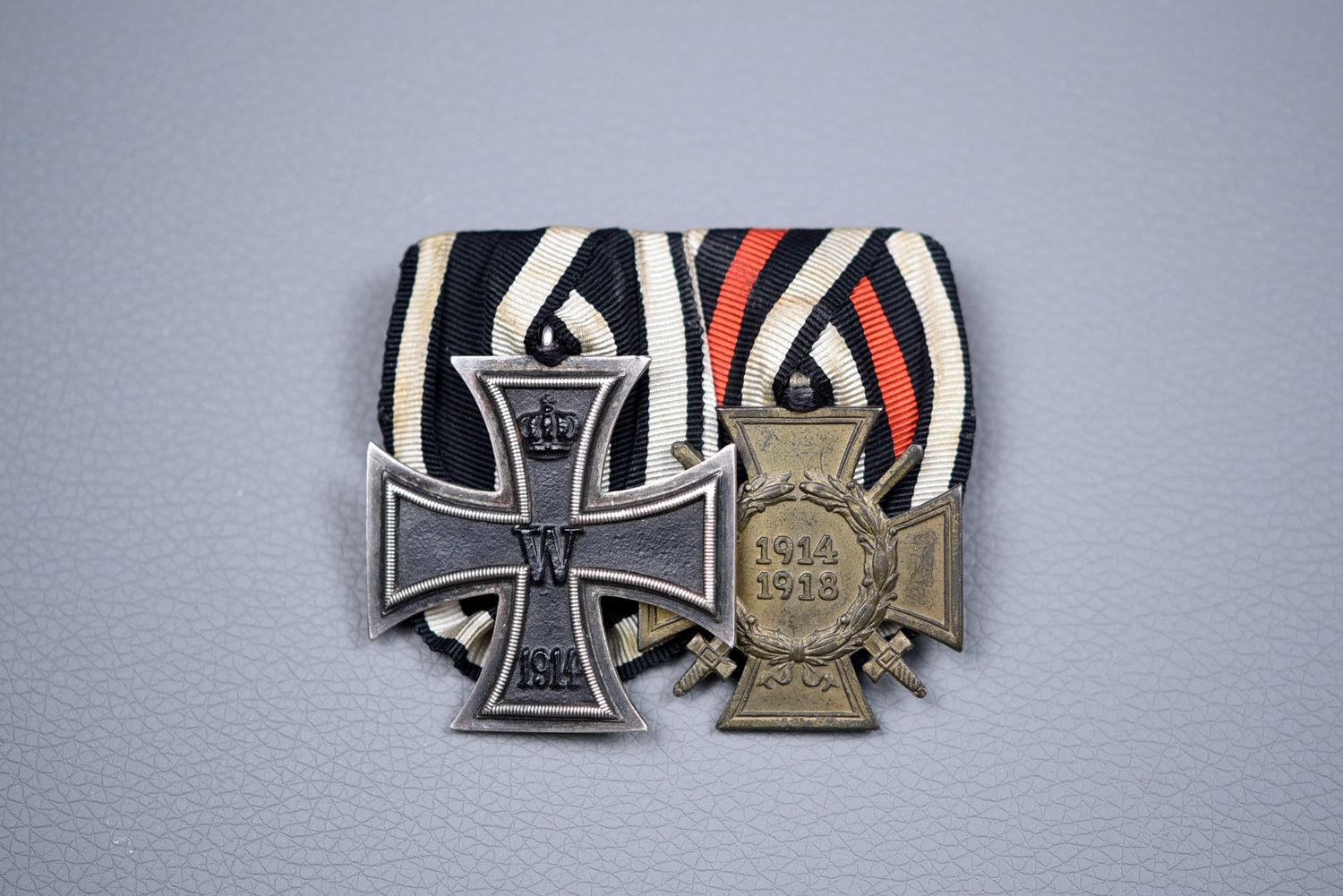 WWI GERMAN 1914 IRON CROSS 2nd CLASS/HINDENBURG HONOR CROSS PAIR - PARADE MOUNTED
