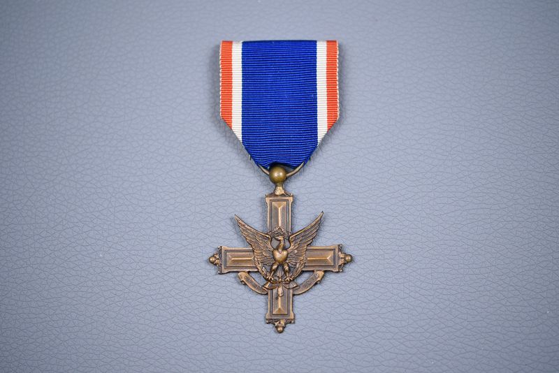 WWI U. S. DISTINGUISHED SERVICE CROSS, 2nd TYPE w/DUAL PIN ASSEMBLY