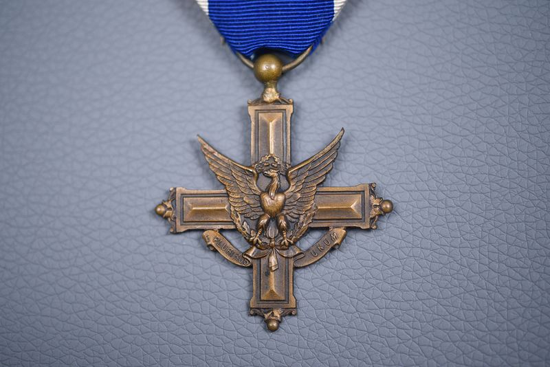 WWI U. S. DISTINGUISHED SERVICE CROSS, 2nd TYPE w/DUAL PIN ASSEMBLY