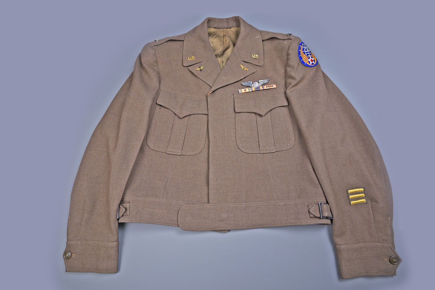 WWII U.S. 20th AIR FORCE PILOTS 'IKE' JACKET w/ORIGINAL INSIGNIA - 2 SILVER STARS