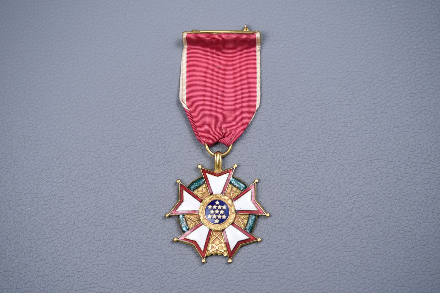 WWII U.S. LEGION OF MERIT LEGIONNAIRE MEDAL w/WRAP BROACH &amp; NUMBERED - EARLY AWARD