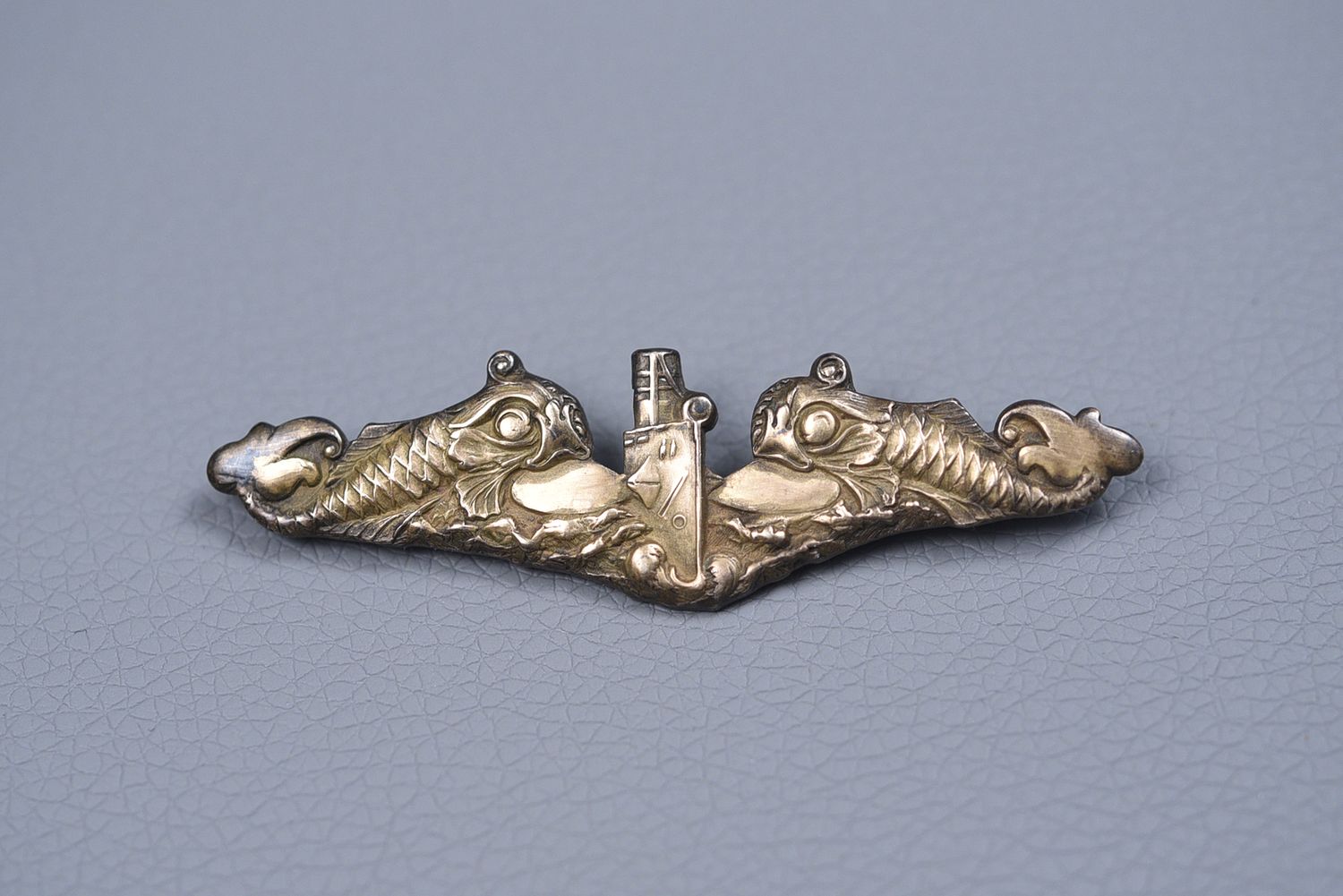 WWII U.S. NAVY SUBMARINE DOLPHIN OFFICER BADGE - PINBACK, STERLING