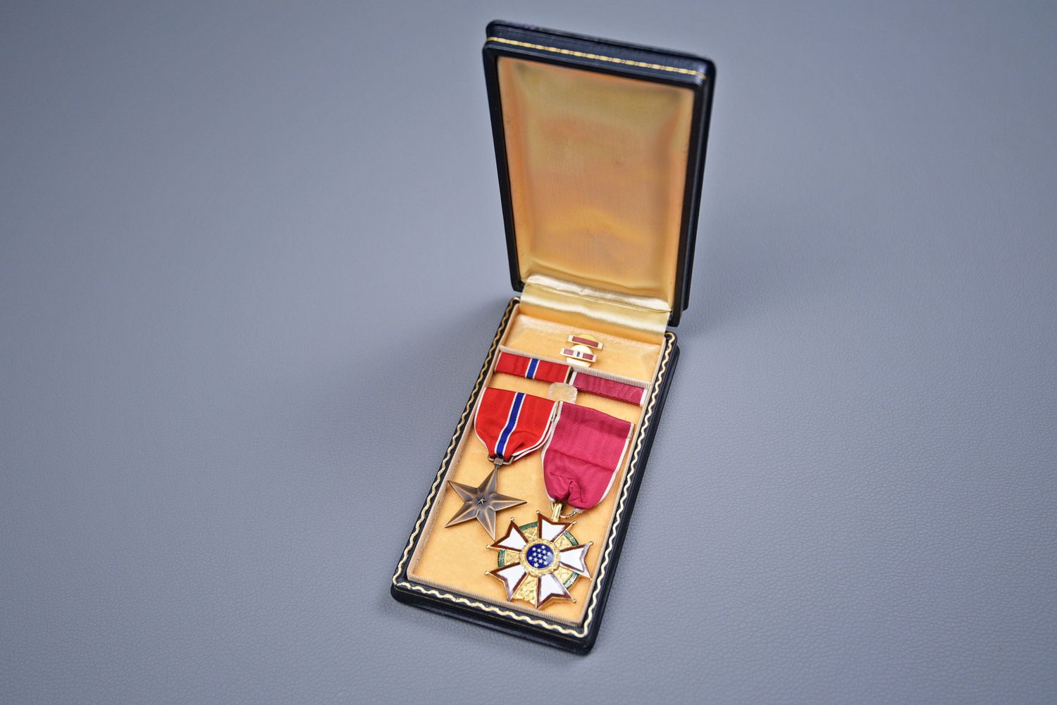 WWII U.S. LEGION OF MERIT LEGIONNAIRE &amp; BRONZE STAR MEDAL GROUP - CASED