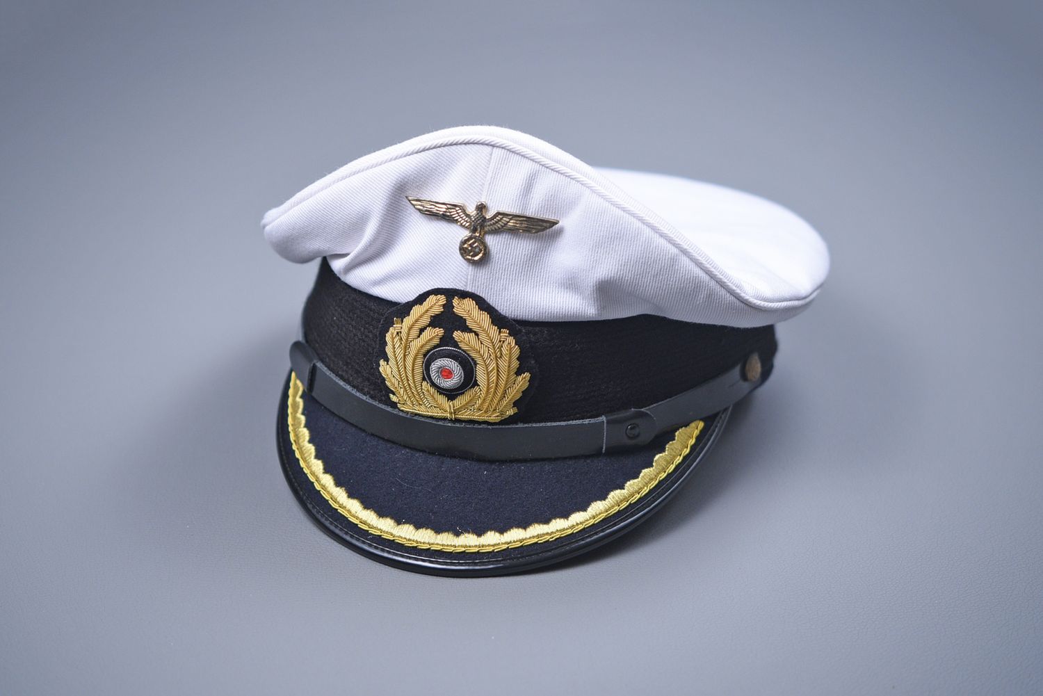 WWII GERMAN KRIEGSMARINE OFFICERS WHITE TOP VISOR CAP - REPRODUCTION