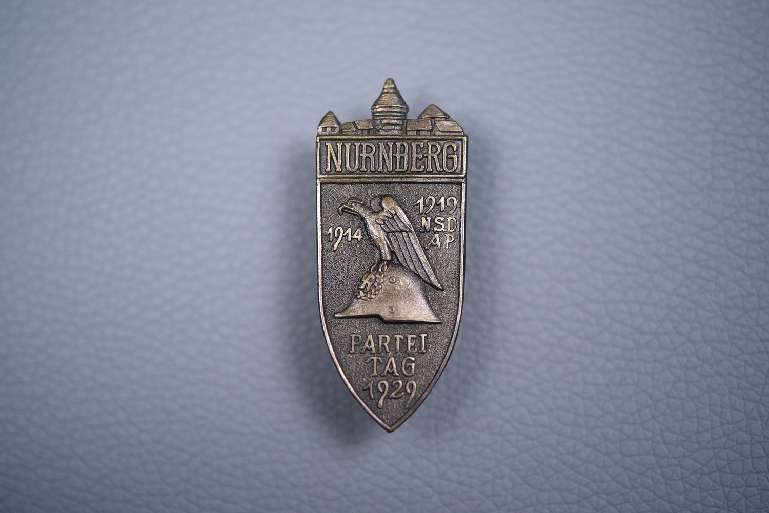WWII GERMAN 1929 NURNBERG NSDAP PARTY DAY BADGE