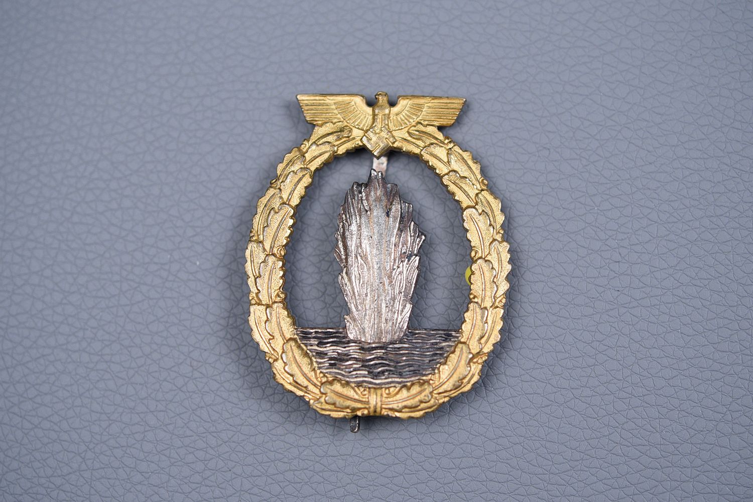 WWII GERMAN KRIEGSMARINE MINESWEEPER BADGE BY R.S.S.