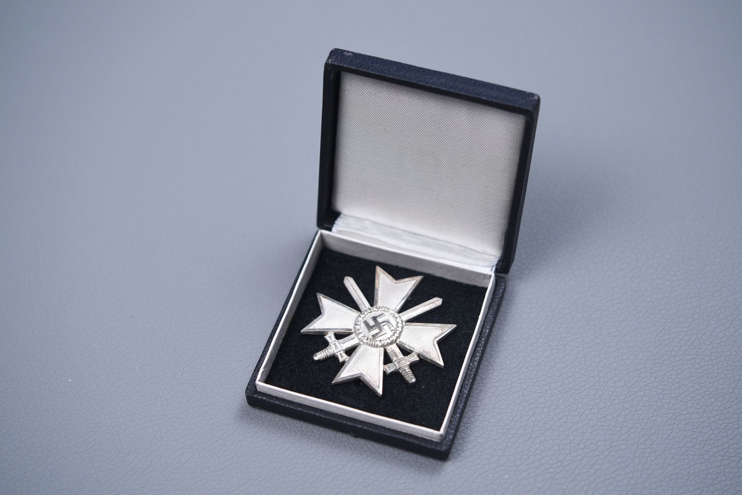 WWII GERMAN 1939 WAR MERIT CROSS 1st CLASS BY DESCHLER – CASED, NEAR MINT