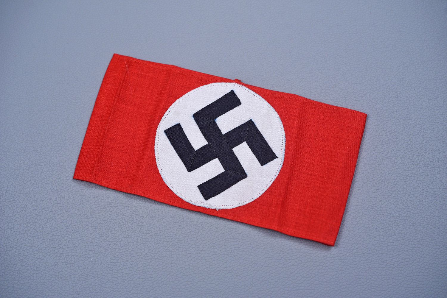 WWII GERMAN NSDAP PARTY ARMBAND – 3 PIECE CONSTRUCTION, NEAR MINT