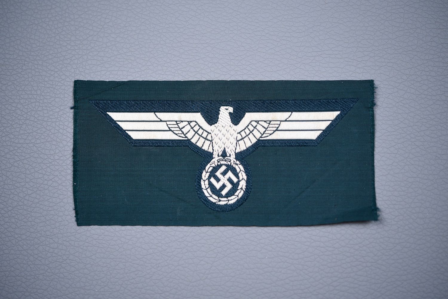 WWII GERMAN PANZER ENLISTED BREAST EAGLE - WHITE ON BLACK, UNCUT