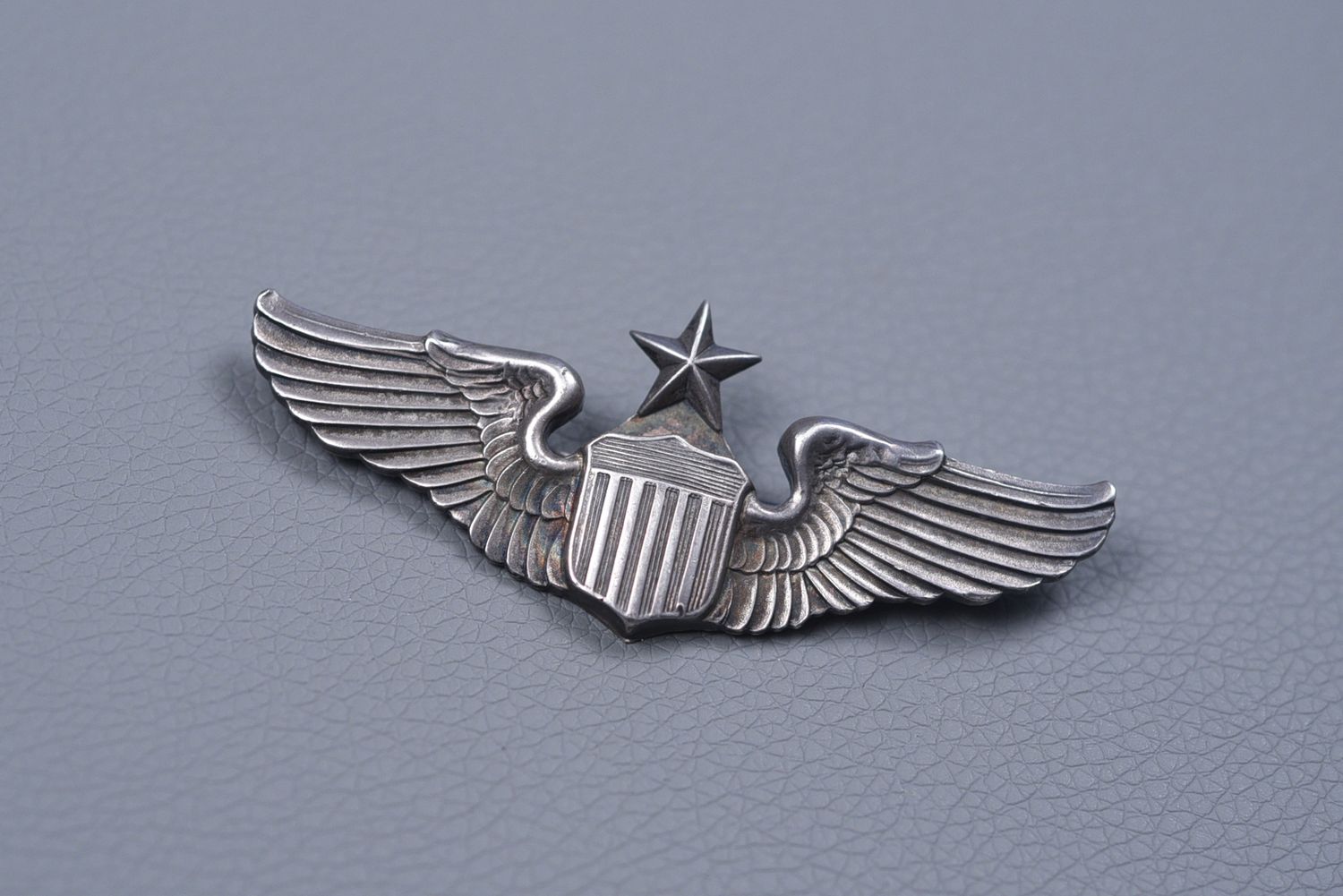 WWII U.S. ARMY AIR CORPS SENIOR PILOT WING BY AMCRAFT - PIN BACK, STERLING WWII U.S. ARMY AIR CORPS SENIOR PILOT WING BY AMCRAFT - PIN BACK, STERLING