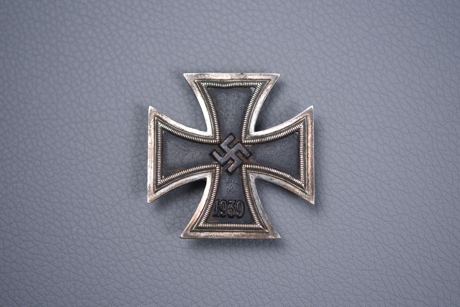 WWII GERMAN 1939 IRON CROSS 1st CLASS BY STEINHAUER & LÜCK WWII GERMAN 1939 IRON CROSS 1st CLASS BY STEINHAUER & LÜCK
