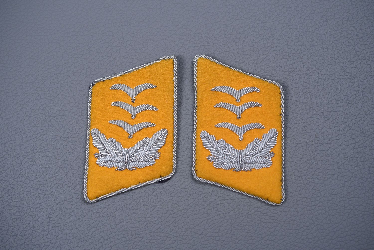 WWII GERMAN LUFTWAFFE HAUPTMANN OF FLIGHT OFFICER COLLAR TABS - MATCHED PAIR WWII GERMAN LUFTWAFFE HAUPTMANN OF FLIGHT OFFICER COLLAR TABS - MATCHED PAIR